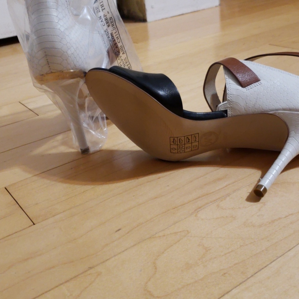 New! Michael Kors sandal - Picture 6 of 6